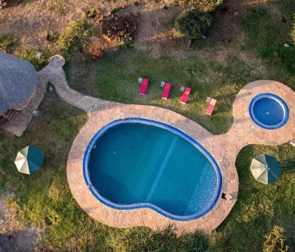 RR5H6303 — Landscaping and pathways